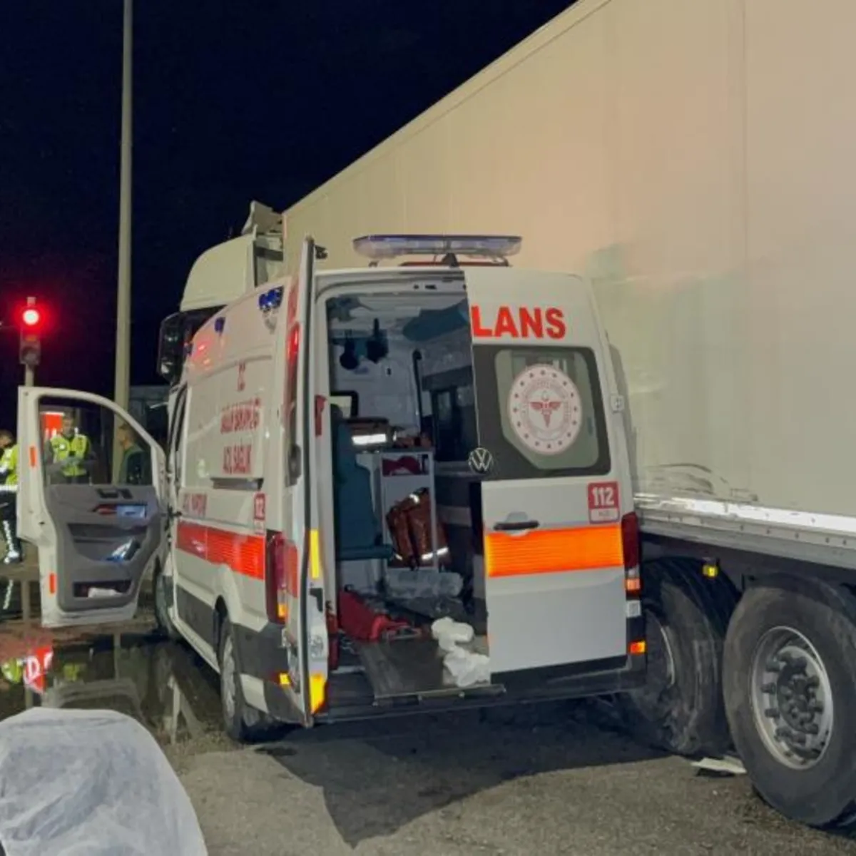 Samsun'da Ambulans ile TIR Çarpıştı: 6 Yaralı
