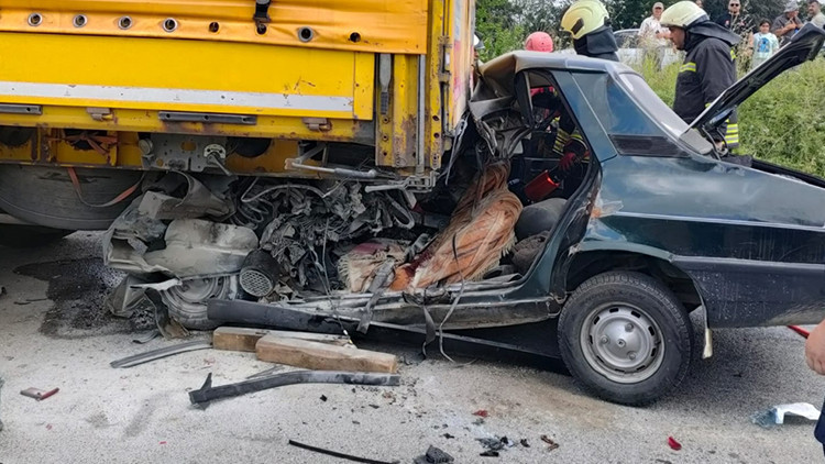Samsun'da feci kaza: TIR'a arkadan çarpan otomobildeki çift öldü