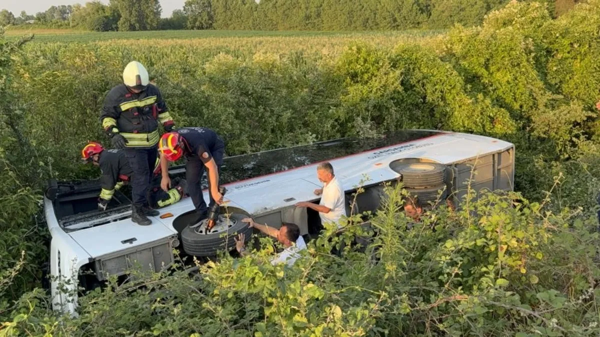 Samsun'da Belediye Otobüsü Devrildi: 21 Yaralı