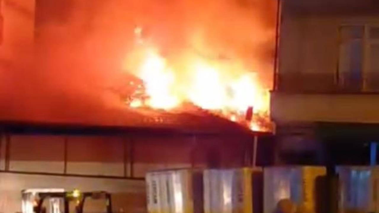 Samsun'da Boya Deposunda Yangın: Depo Kullanılamaz Hale Geldi