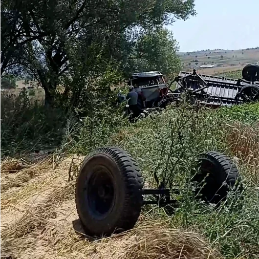 Samsun'da Buğday Yüklü Traktör Devrildi: 1 Yaralı