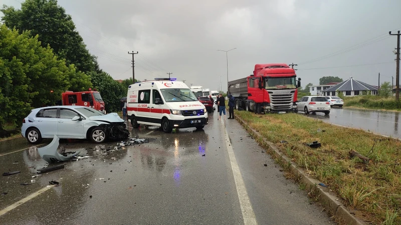 Samsun'da feci kaza: 2'si ağır 4 yaralı
