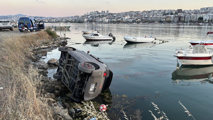 Samsun'da elektrikli araç kayalıklara devrildi