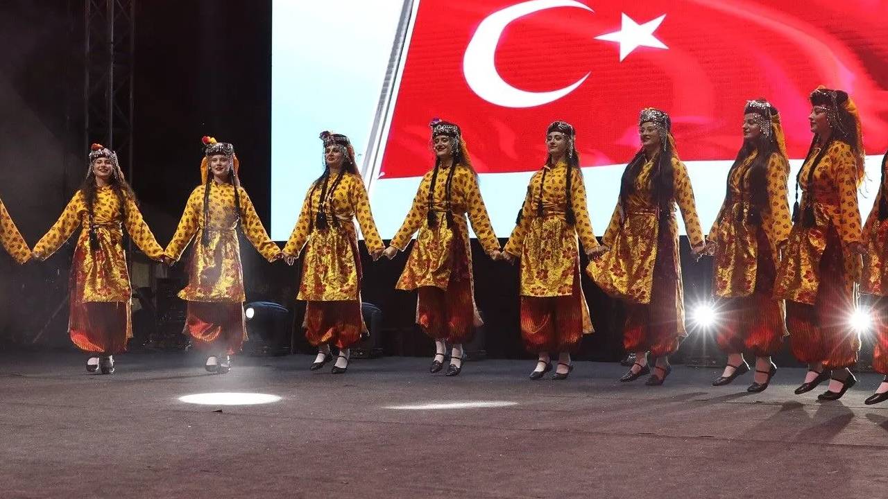 Samsun'da Halk Oyunları Festivali Başlıyor: 11 Ülke Samsun'da