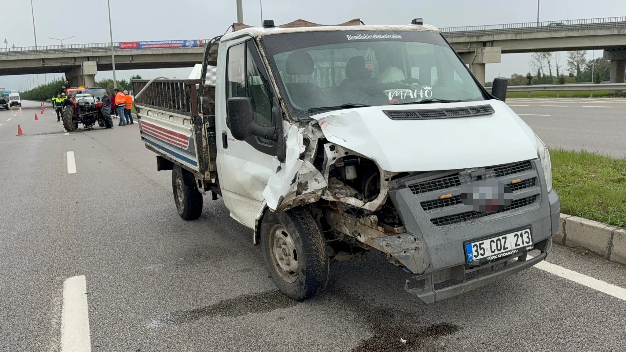 Samsun'da korkunç kaza: Kamyonet traktöre çarptı, 2 yaralı
