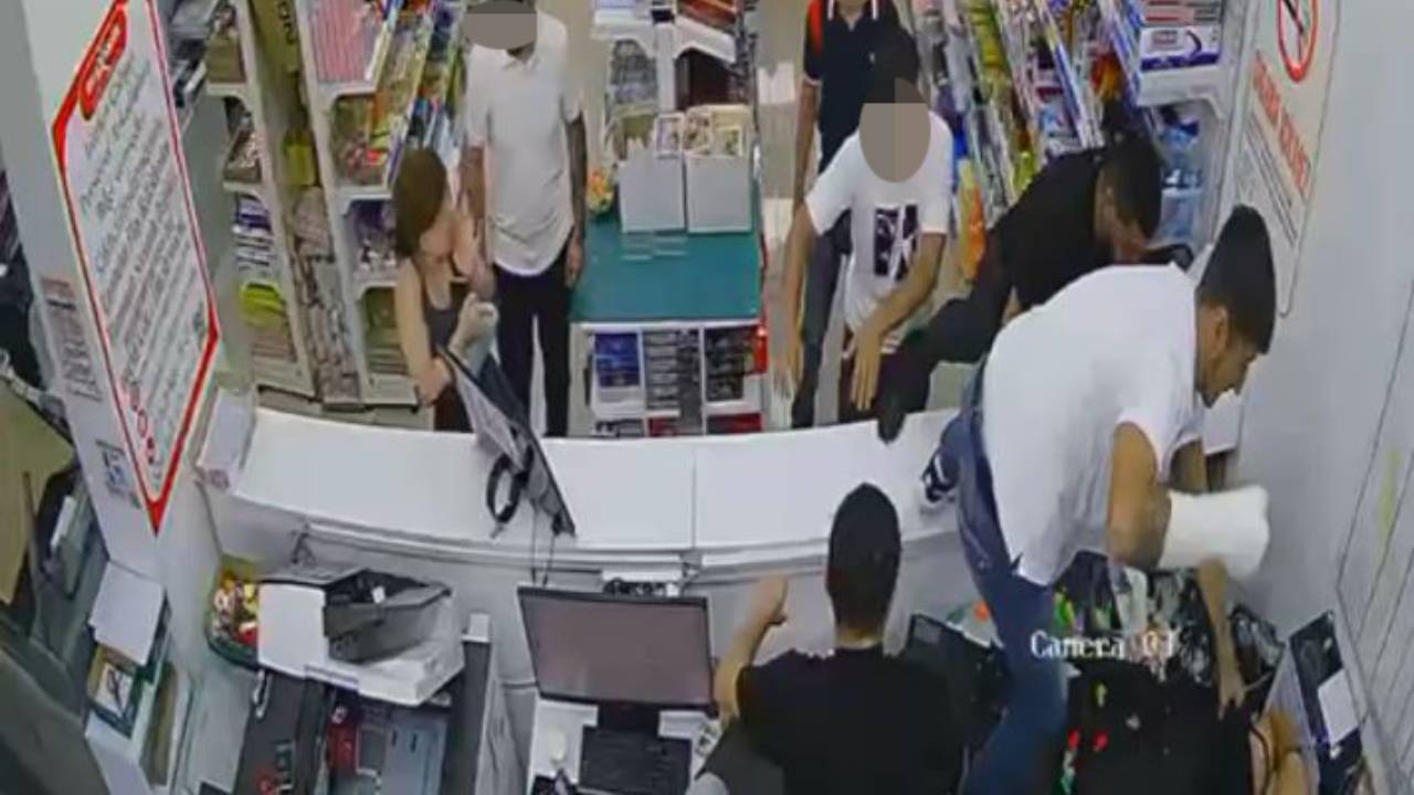 Samsun'da Kırtasiye Çalışanı 6 Kişi Tarafından Darbedildi