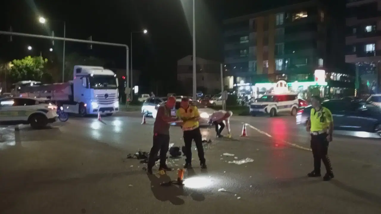 Samsun'da Motosiklet Hafif Ticari Araca Çarptı: 2'si Ağır 5 Yaralı
