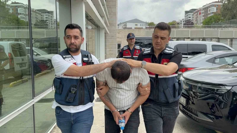Samsun'da park halindeki otomobilde 2 bin 653 uyuşturucu hap ele geçirildi