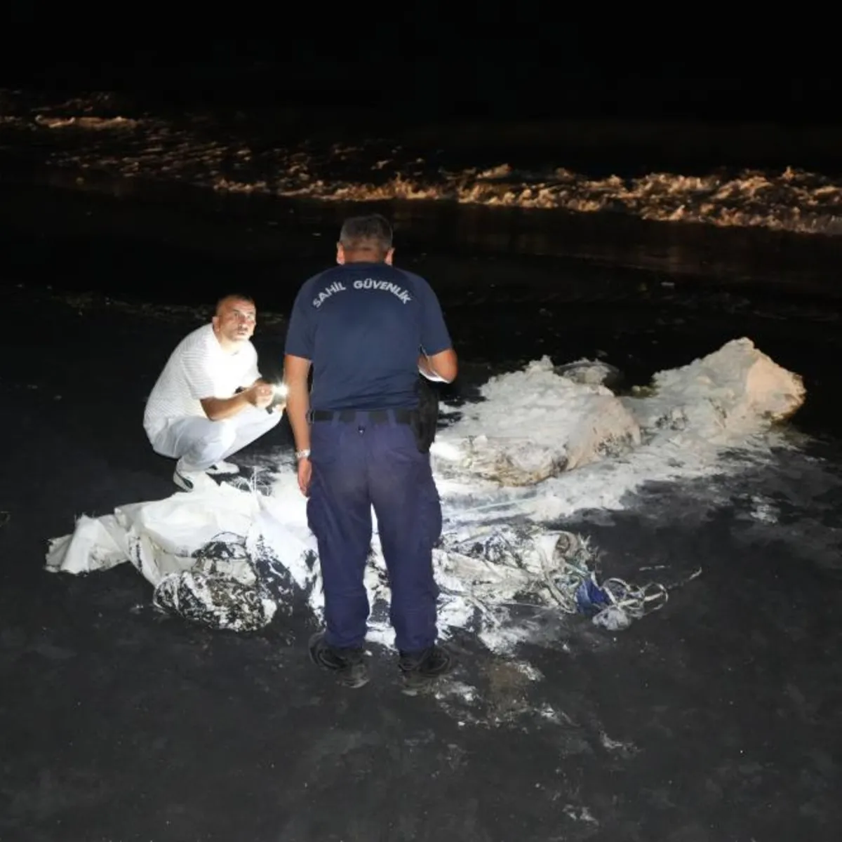 Samsun Sahilinde Şüpheli Toz Alarmı: Çuvallar Kıyıya Vurdu