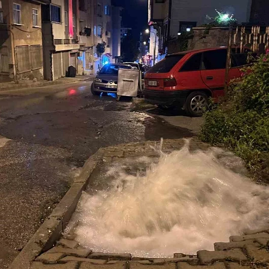 Samsun'da Su Borusu Patladı: Cadde Göle Döndü