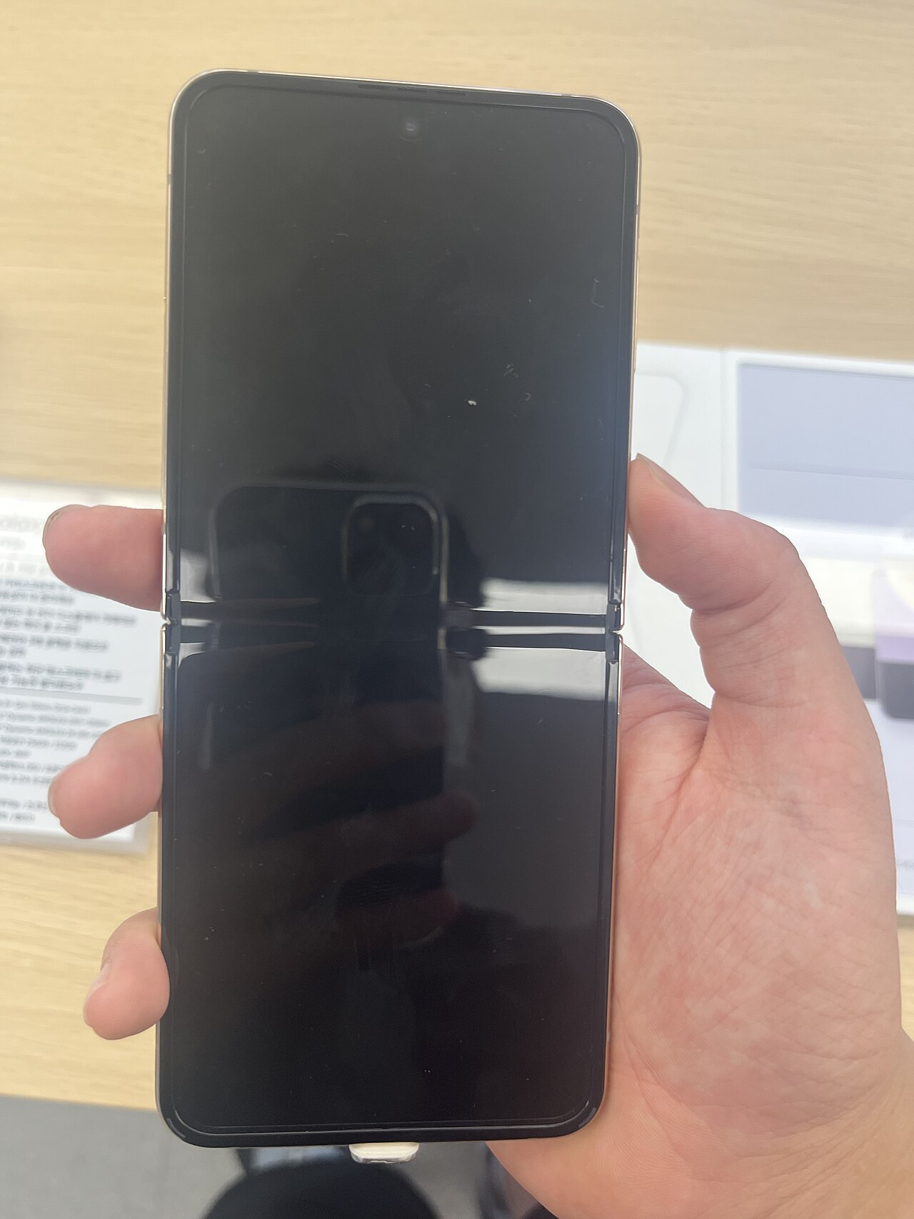 Galaxy Z Flip8'de Çifte İşlemci Stratejisi: Exynos ve Snapdragon Seçenekleri