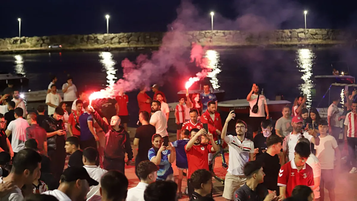Samsunspor taraftarları 61. yılı meşalelerle kutladı