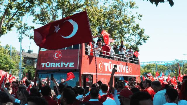 Türklerden San Francisco'da Paraguay Maçına Dev Destek Yürüyüşü