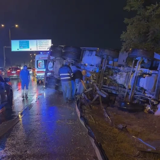 Sancaktepe'de Beton Mikseri Devrildi: Kazada Yaralanan Olmadı