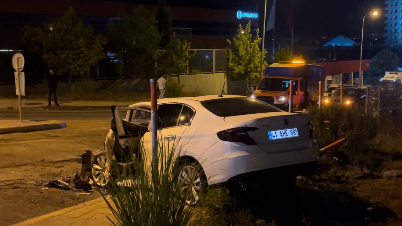 Sancaktepe'de Feci Kaza: 3 Araç Çarpıştı, 5 Yaralı Hastaneye Kaldırıldı