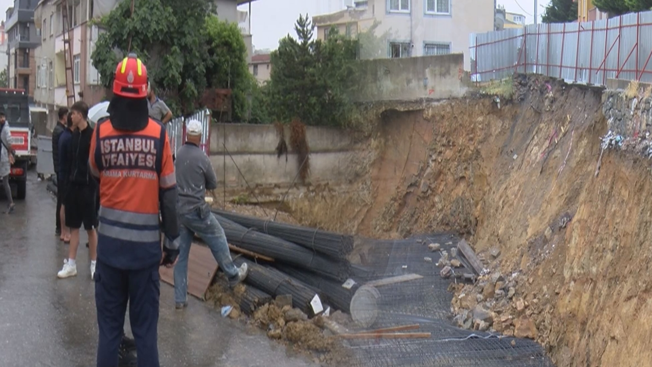 Sancaktepe'de temel kazısında toprak kayması: 3 bina boşaltıldı
