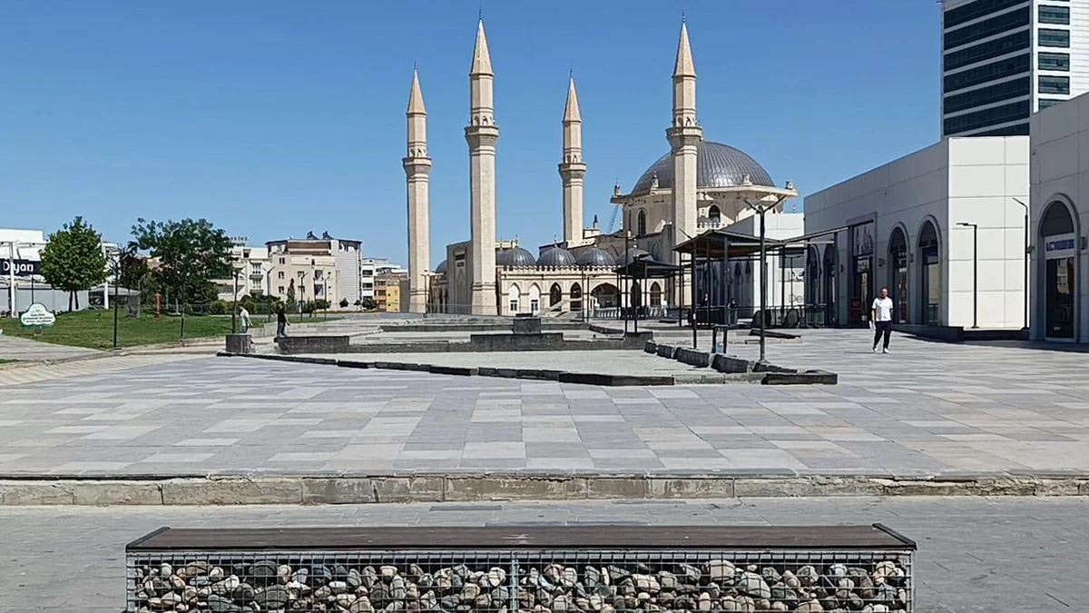 Şanlıurfa'da Termometreler 48 Dereceyi Gösterdi: Rekor Sıcaklık