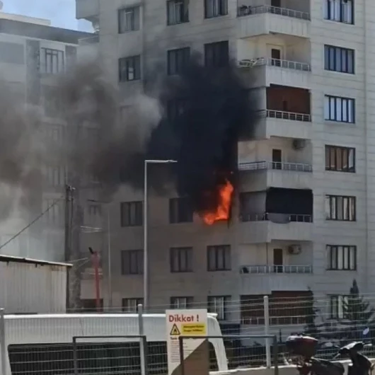 Şanlıurfa'da 8 Katlı Binada Yangın: Sakinler Tahliye Edildi