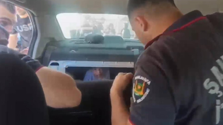 Şanlıurfa'da bagajda kilitli kalan çocuk itfaiye kurtardı