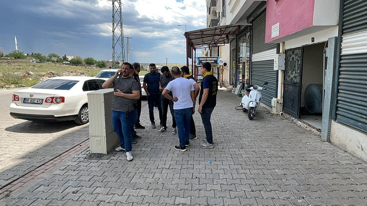Şanlıurfa'da eşini ve kızını vurup kaçan şüpheli aranıyor