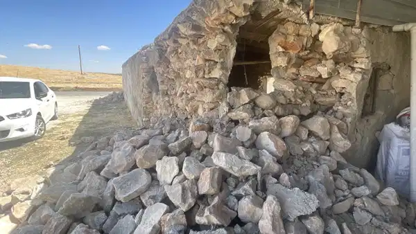 Şanlıurfa'da 5,4'lük deprem: Ev ve ahırlarda hasar