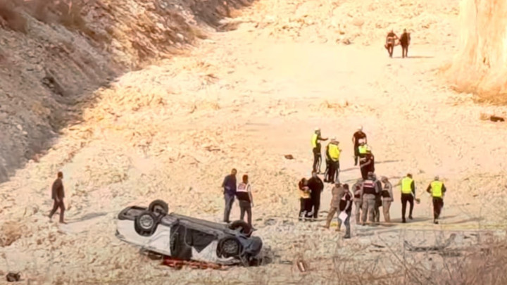 Şanlıurfa'da feci kaza: Otomobil 15 metreden devrildi, sürücü hayatını kaybetti