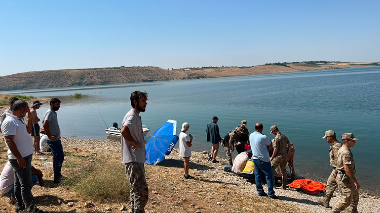 Şanlıurfa'da Fırat'a Giren 1'i Çocuk 2 Kişi Boğuldu