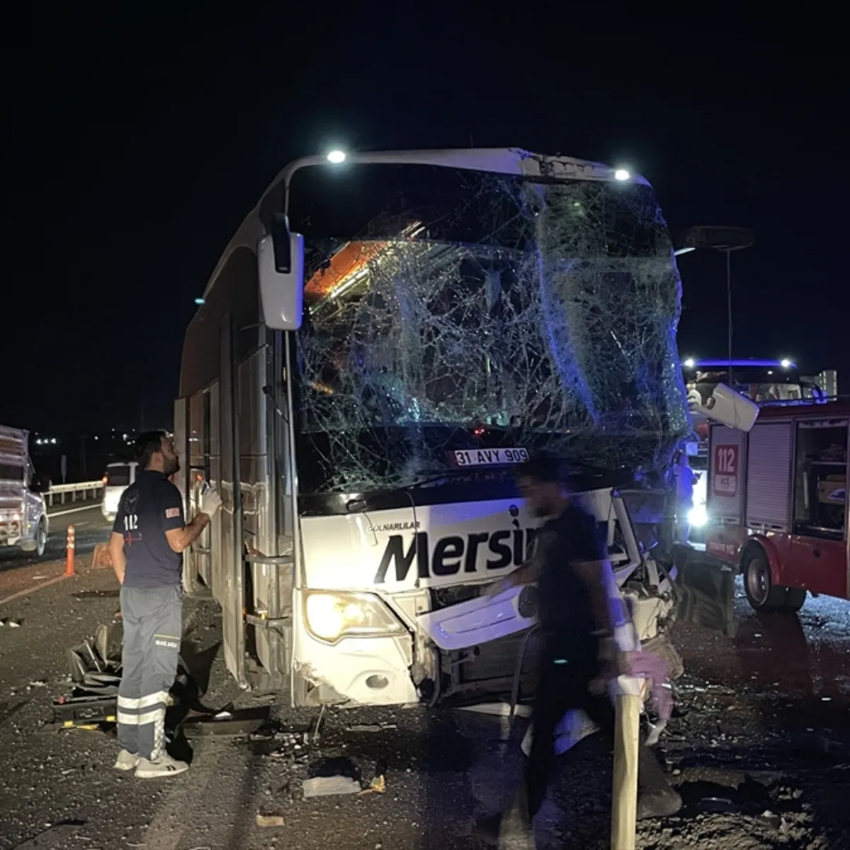 Şanlıurfa'da İki Otobüs Kafa Kafaya Çarpıştı: 13 Yaralı