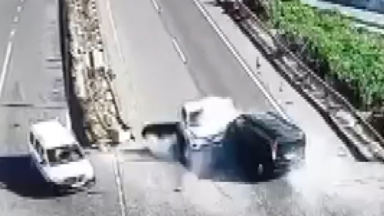 Şanlıurfa'da gezi dönüşü feci kaza: 3 ölü, 8 yaralı