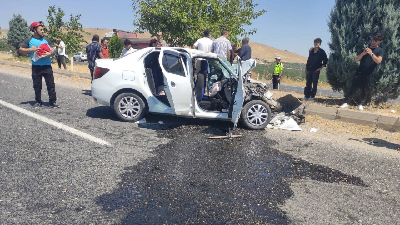 Şanlıurfa'da minibüse çarpan otomobilde 12 yaralı