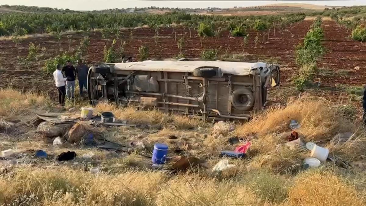 Şanlıurfa'da tarım işçilerini taşıyan minibüs devrildi: 22 yaralı