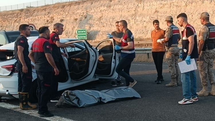 Şanlıurfa'da Korkunç Kaza: Minibüs ve Otomobil Çarpıştı, 3 Kişi Hayatını Kaybetti