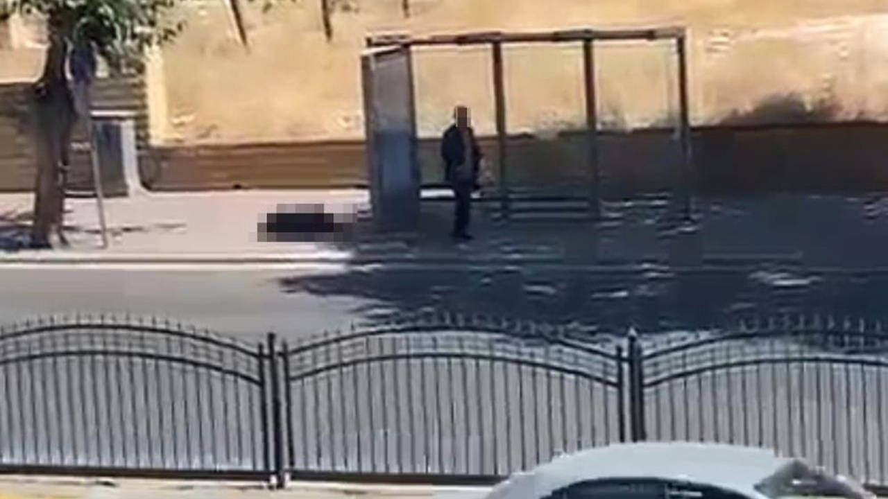 Şanlıurfa'da boşanma aşamasındaki eşini otobüs durağında silahla vurdu