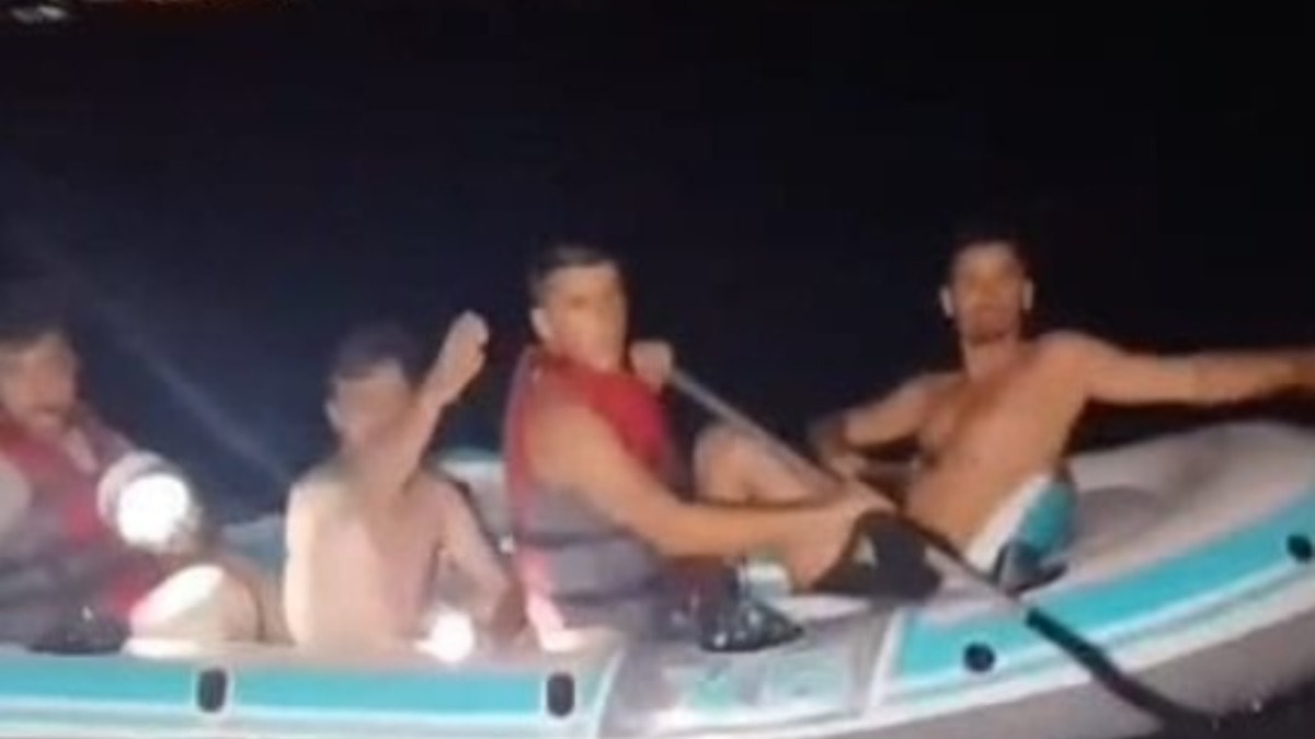 Sapanca Gölü'nde SUP board ve botla fırtınaya yakalananlar kurtarıldı