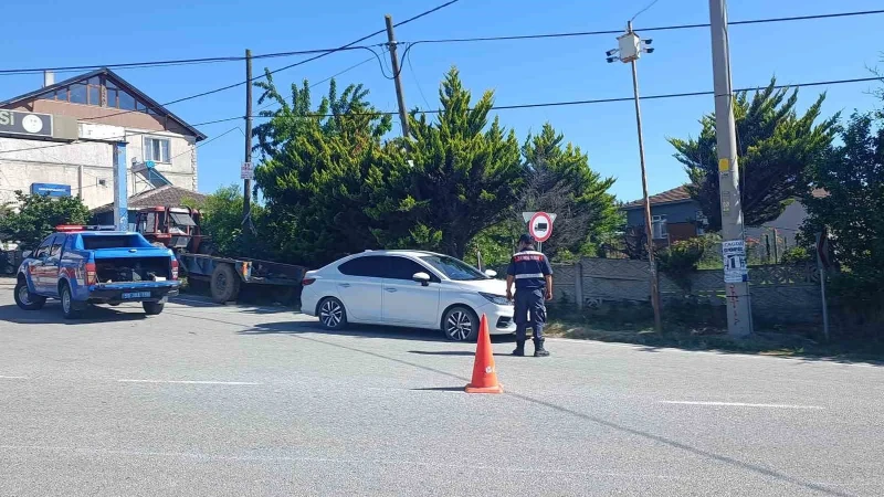 Saray'da dehşet: Otomobilde genç kız başından vuruldu