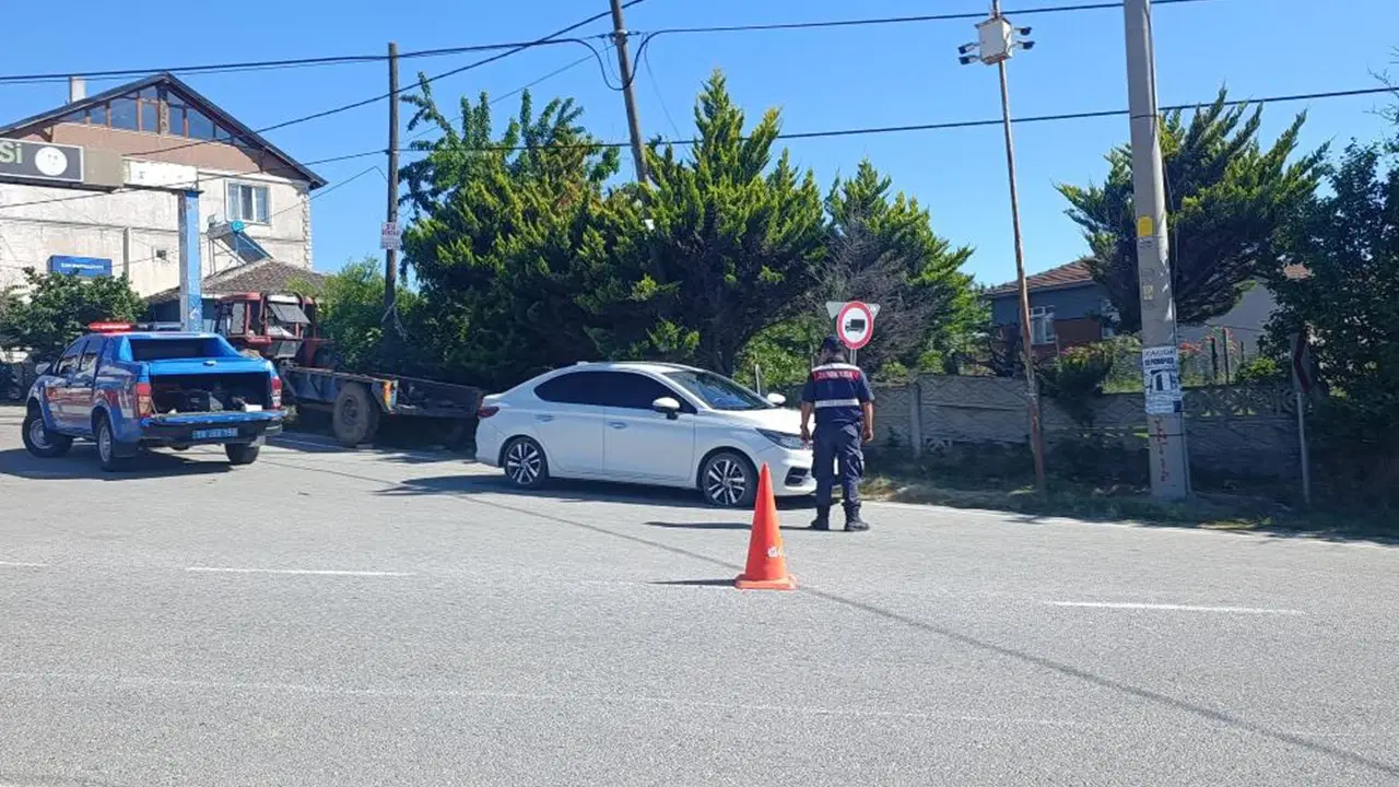 Saray'da otomobilde başından vurulan genç öldü