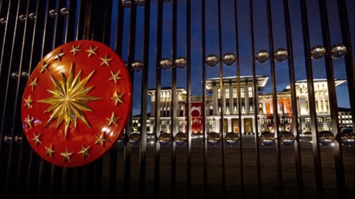 Saray'dan Yeni Parti Açıklaması: Mehmet Uçum Konuştu