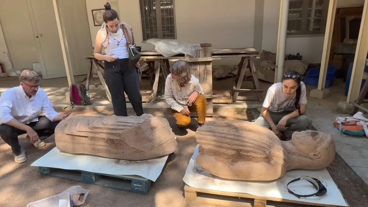 Sardes Antik Kenti'nde 2 bin 500 Yıllık Dev Heykel Bulundu