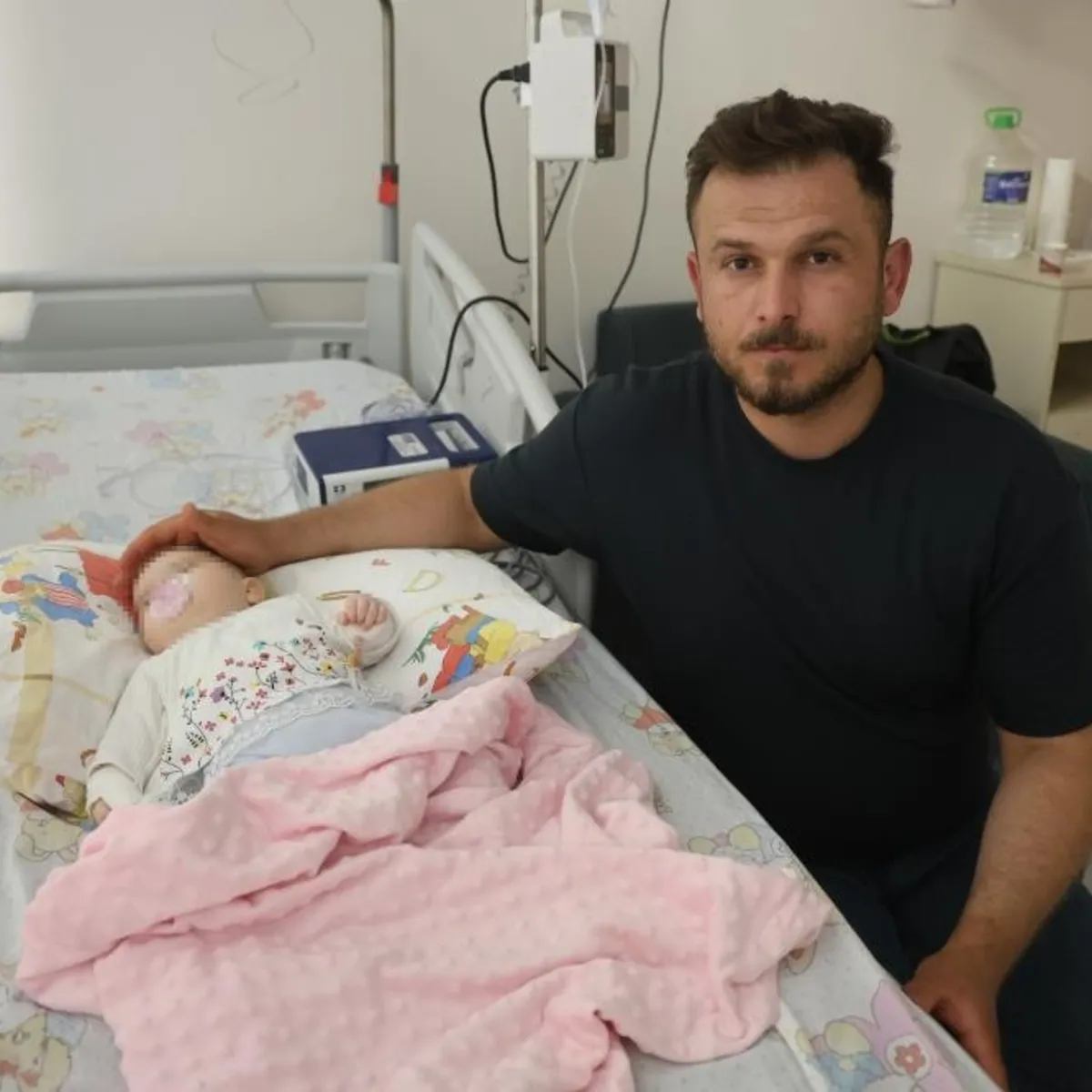 Sargı beziyle bebeğin parmağını kestiler: Ameliyatla dikildi
