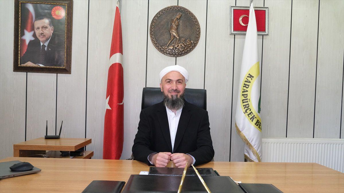 Sarık Görev Yapmaya Engel Değil: Karapürçek Belediye Başkanı Çoruhlu