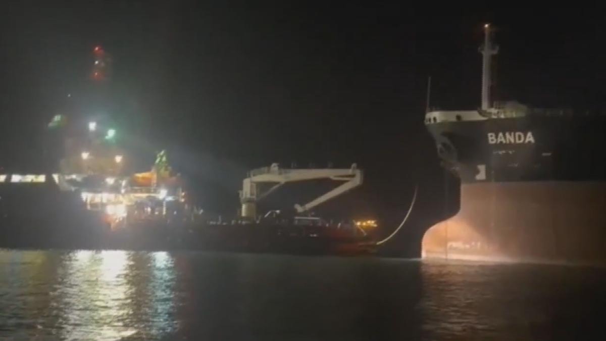 Sarıyer'de karaya oturan ham petrol tankeri kurtarıldı