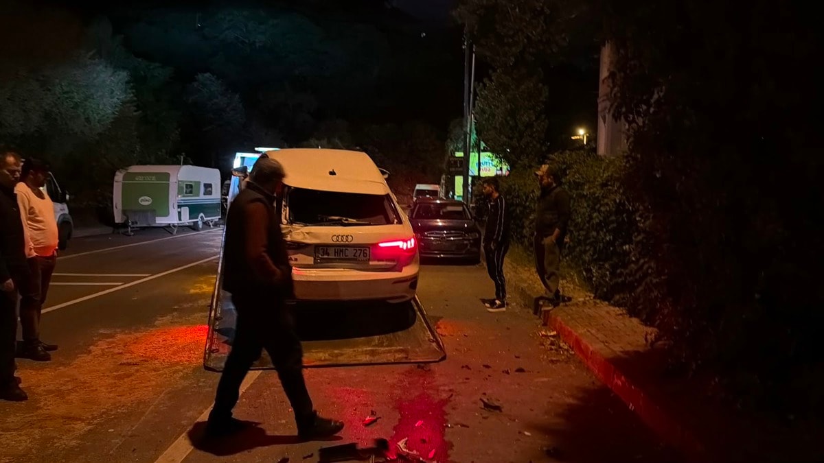 Sarıyer'de kontrolden çıkan otomobil 6 araca çarptı: 3 yaralı