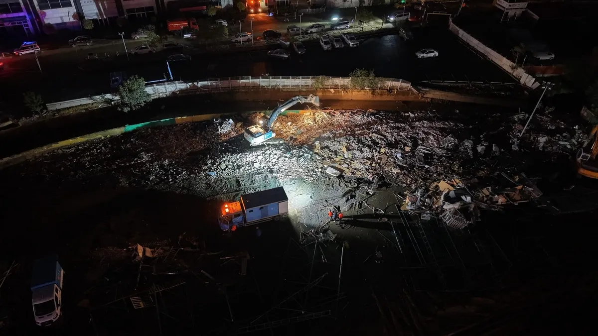 Sarıyer'de Sel Sonrası Yıkım Sürüyor: Ayazağa Dronla Görüntülendi