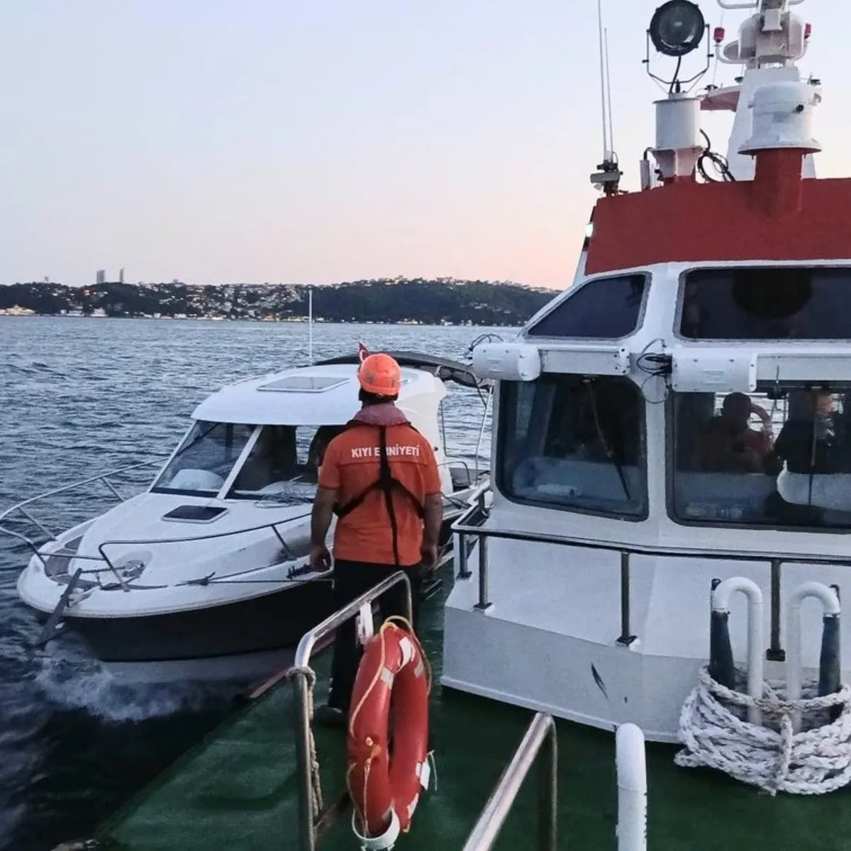 Sarıyer'de tekne su aldı: 2 kişi kurtarıldı