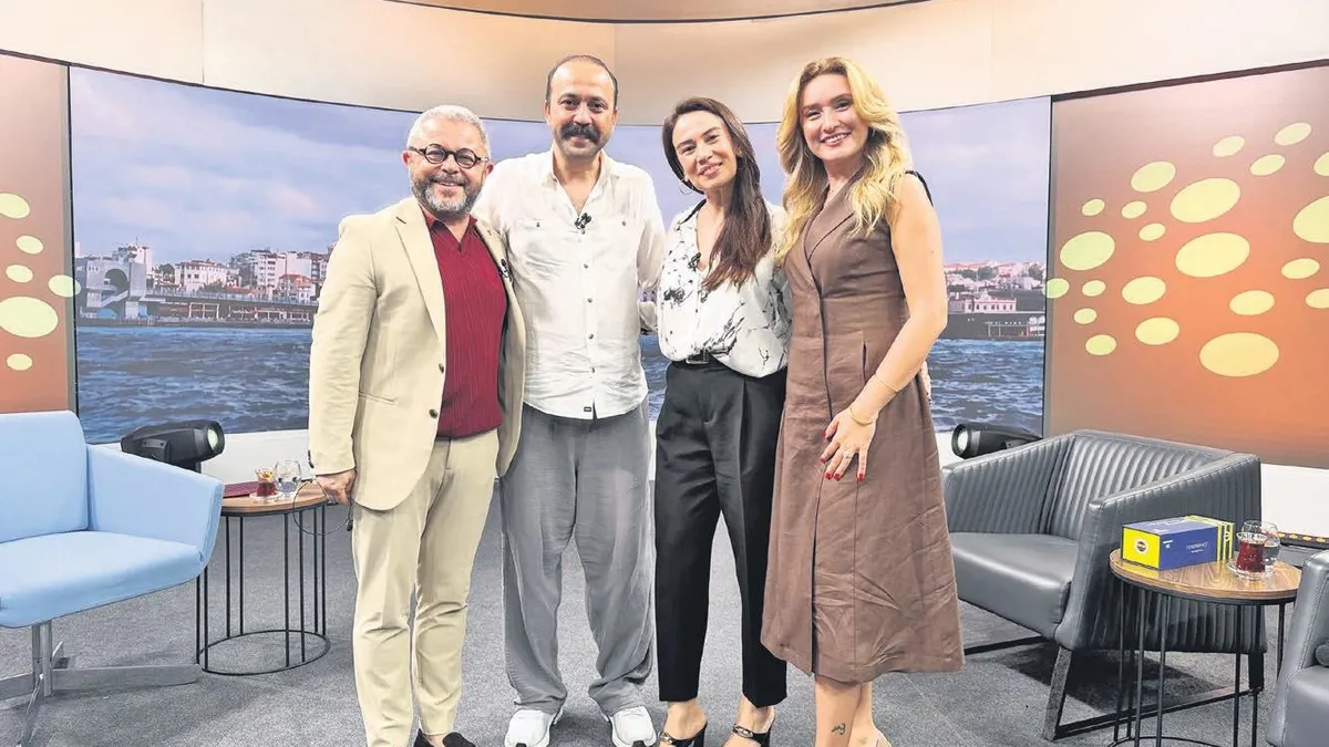 Sarp Akkaya ve Sinem Yalçınkaya çifti 'Biz Bize'ye konuk oldu