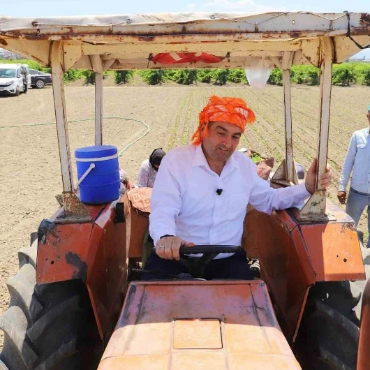 Saruhanlı Belediye Başkanı Ekrem Cıllı, üzüm hasadında elini makineye kaptırdı