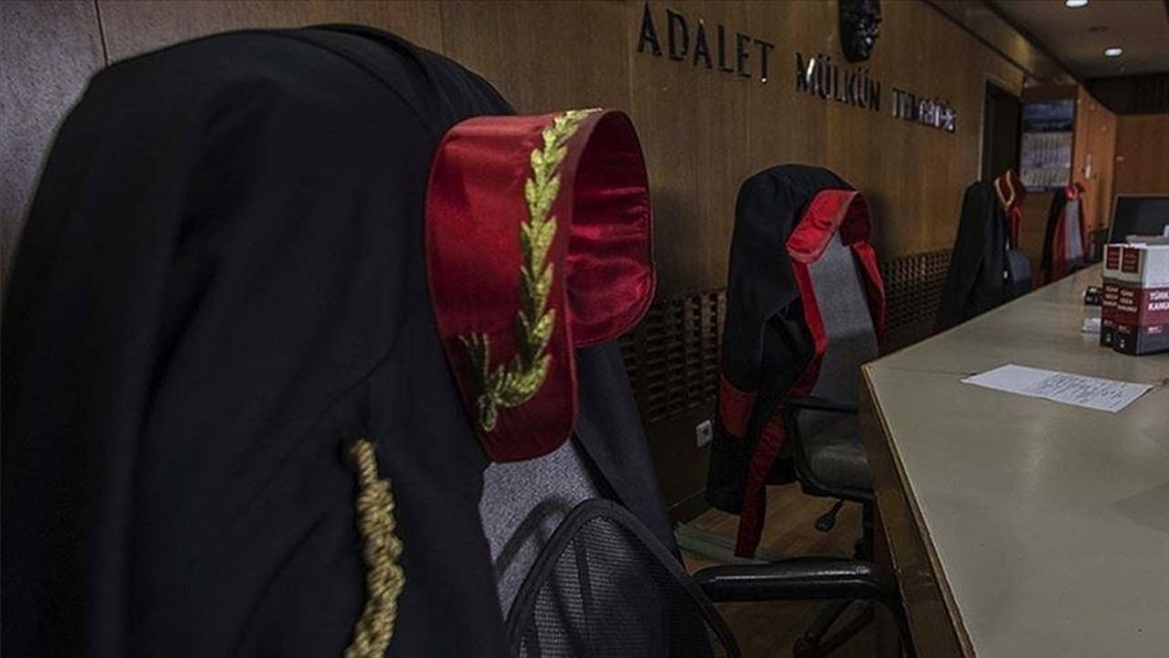 Savcı Ayhan Uyumaz Duruşma Sırasında Kalp Krizi Geçirerek Hayatını Kaybetti