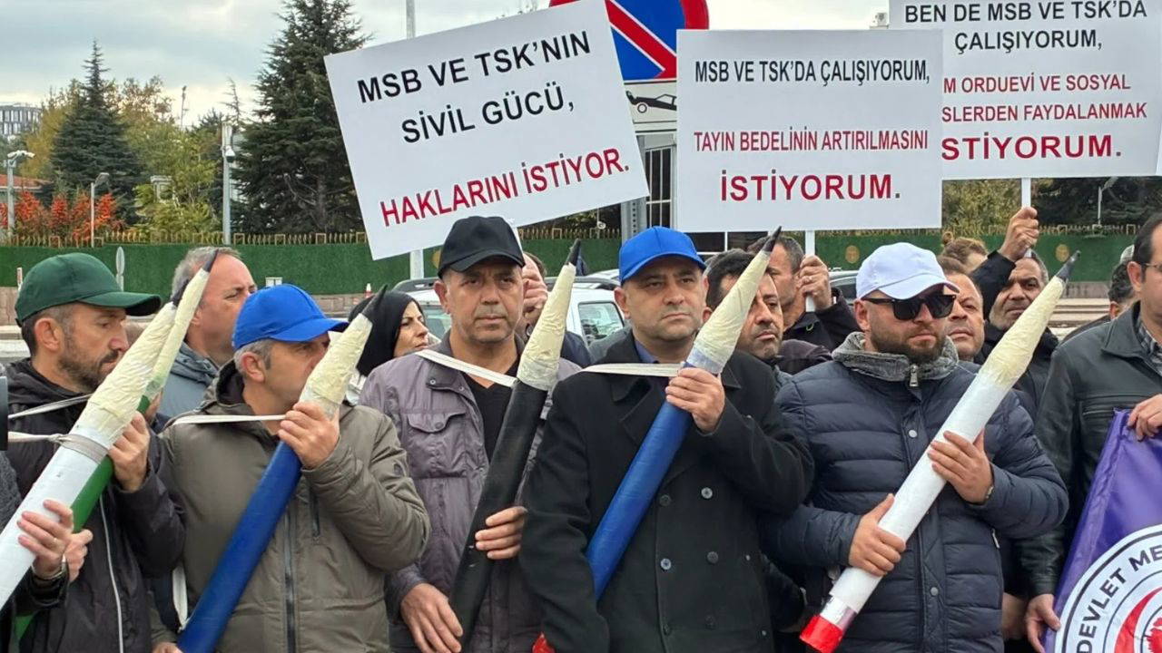 Savunma Sivil Memurları Özlük Hakları İçin Eylemde: 'Bıçak Kemiği Parçaladı