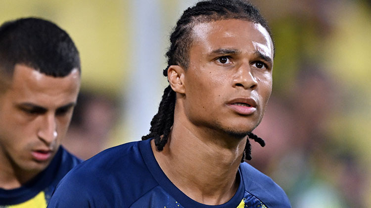 Savunmanın Virtüözü Nathan Ake, Fenerbahçe Marşı'nı Piyanoyla Çaldı