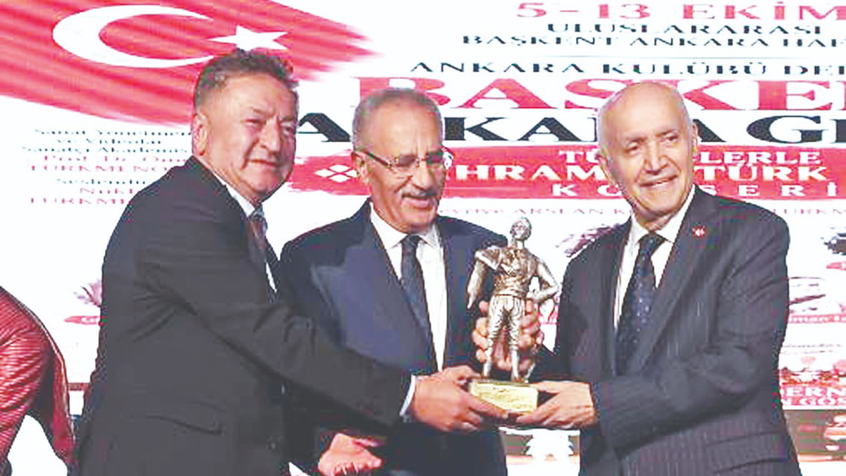 Saygı Öztürk'e Ankara Kulübü'nden 'Ankara'ya Değer Katanlar' Ödülü